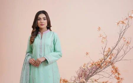 Minimalist Fashion in Pakistan | How to Look Stylish Without Overspending