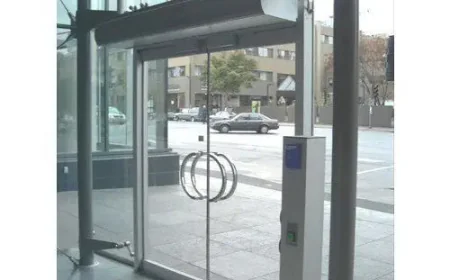 How Air Curtains Improve Hygiene & Energy Efficiency in Commercial Spaces