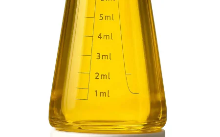 Upgrade Your Hair Care Routine Today with an Oil Applicator