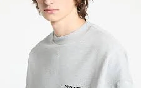 Essentials pour un dressing organisé et minimaliste