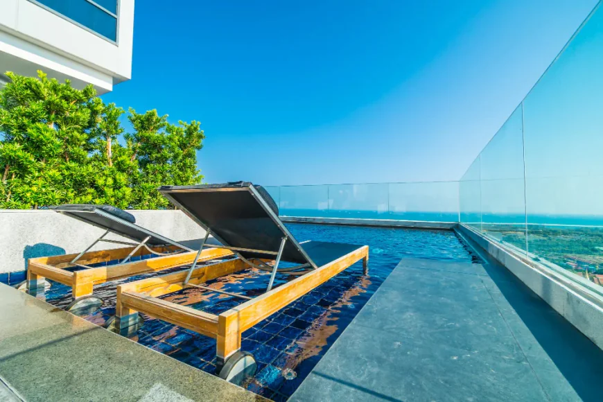 Why Glass Swimming Pools Have Become the New Normal in Dubai Luxury Homes